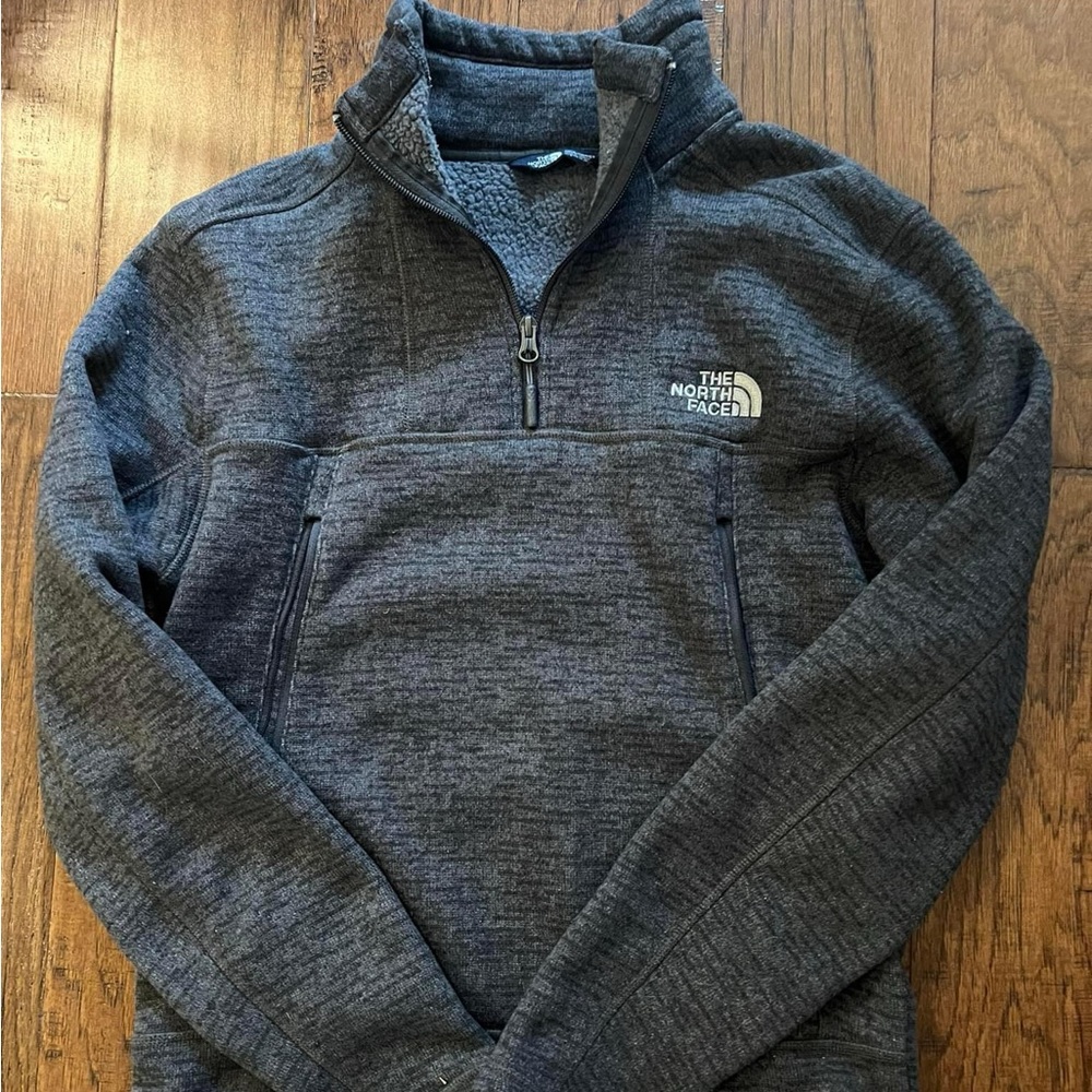 Men’s North Face quarter zip